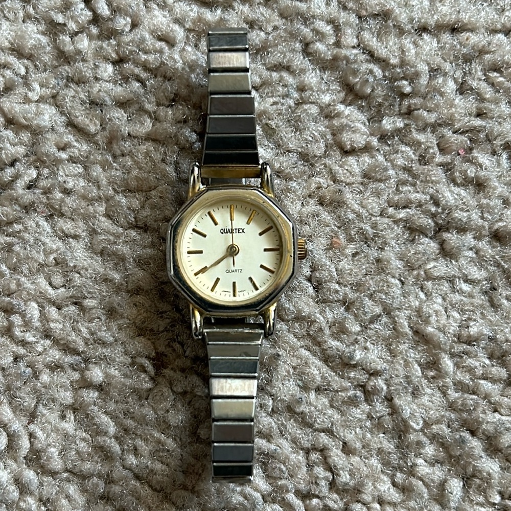 Quartex women’s vintage two tone dainty small bracelet wrist watch 6in stretches